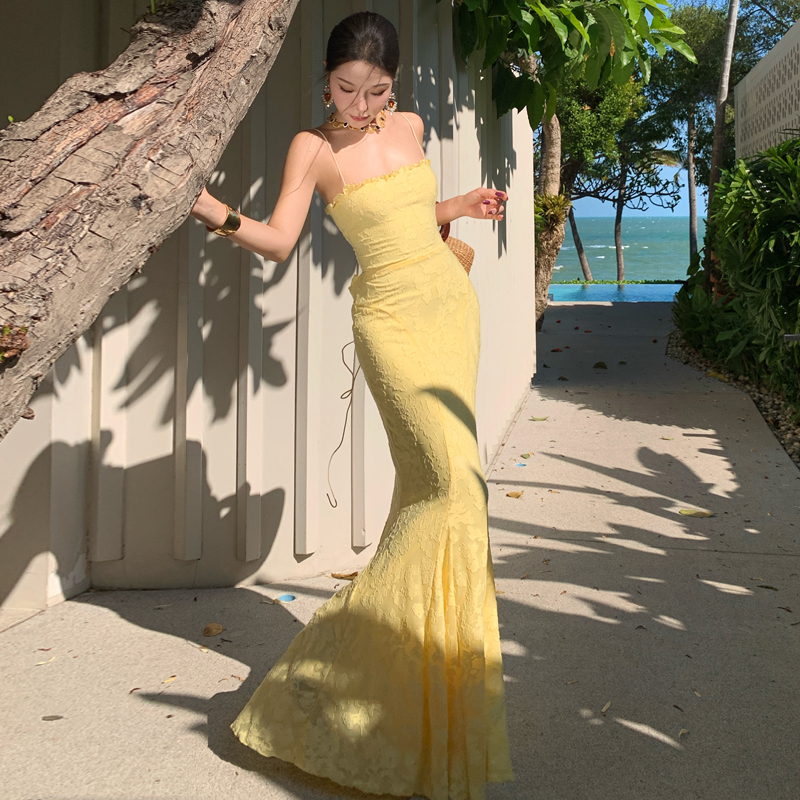 Elegant Waist-Cinched Sling Evening Dress Resort Style High-End Atmosphere