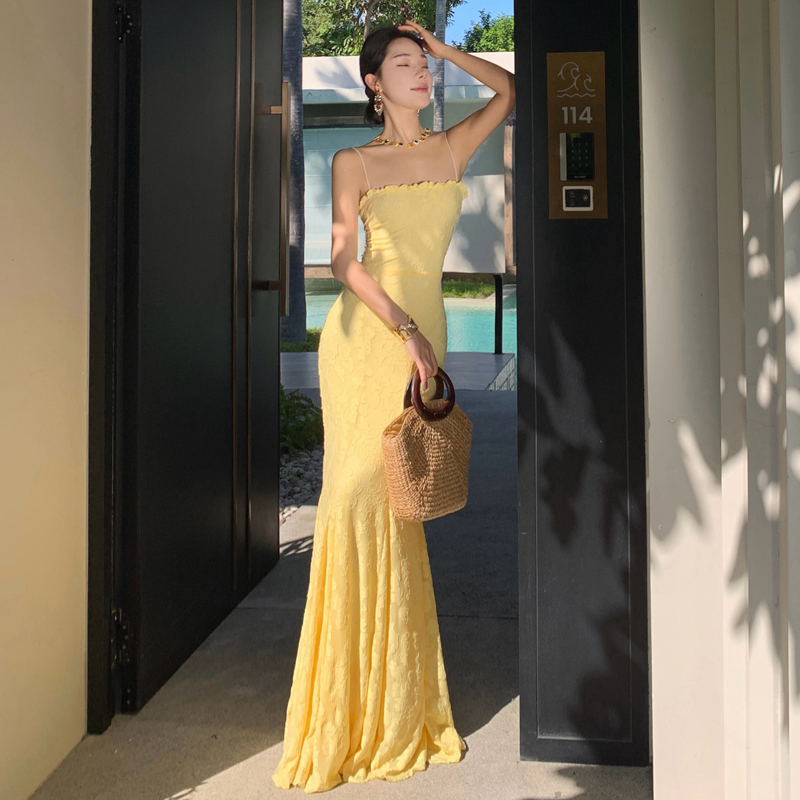 Elegant Waist-Cinched Sling Evening Dress Resort Style High-End Atmosphere